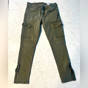 Levi’s cargo ankle jeans